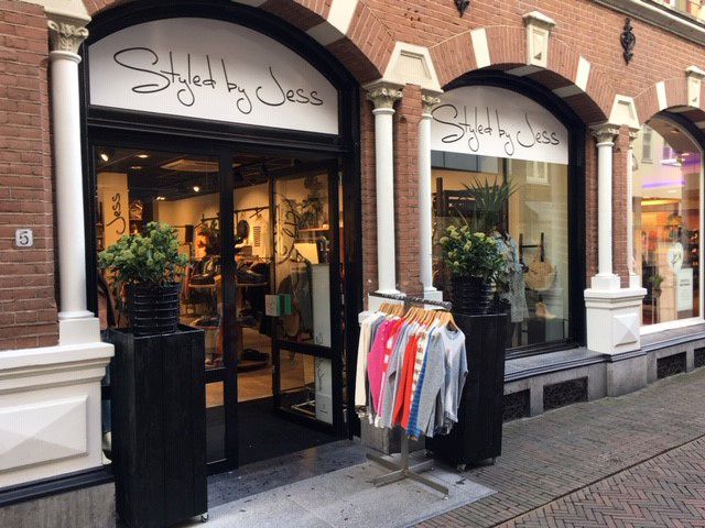 Styled by Jess goed beveiligd tegen winkeldiefstal door EAS-Resatec