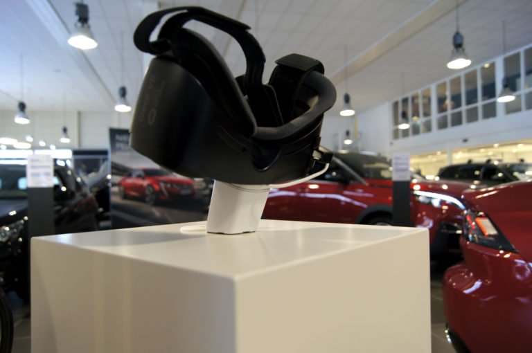 Neem virtueel plaats achter het stuur van uw nieuwe Peugeot dankzij de VR-oplossing van EAS-Resatec